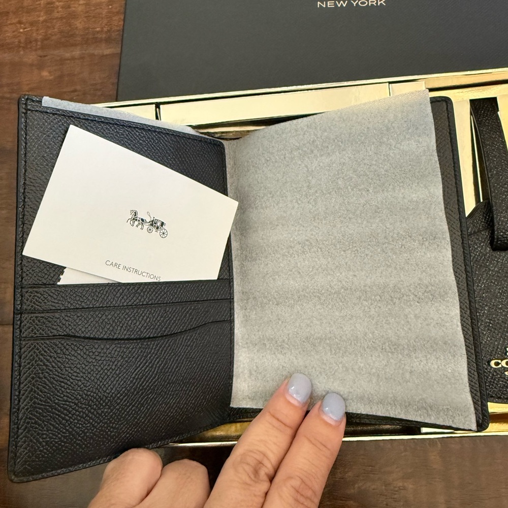 Coach Black Pebbled Glittery Leather Passport Book Cover & Luggage Tag Gold Logo - Picture 5 of 12